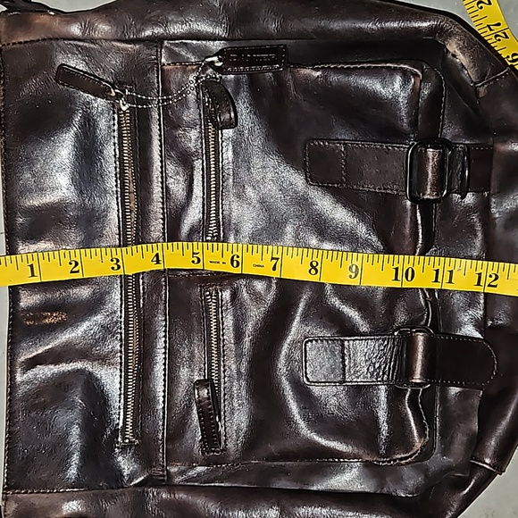 Danier Leather Unisex Crossbody - Picture 13 of 14